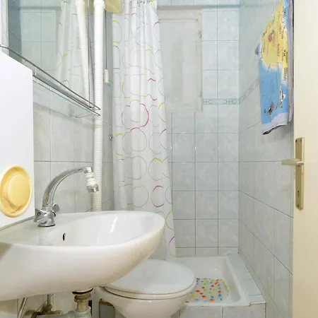 Alduk With Terrace And The Sea View דירה