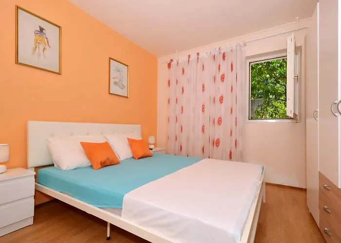 Daire Alduk With Terrace And The Sea View Trogir