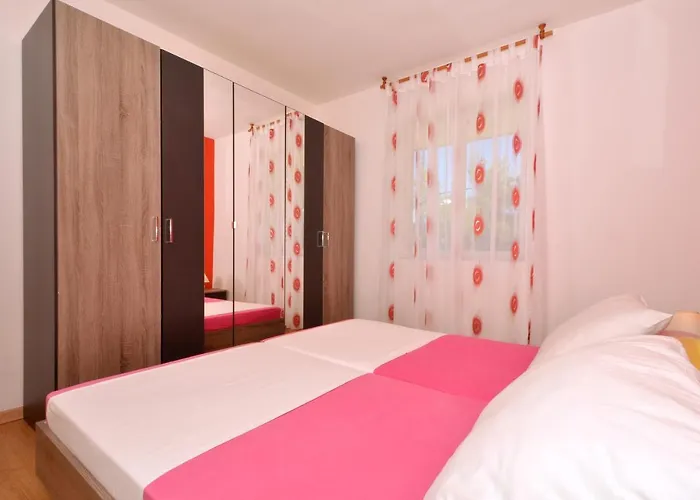 Alduk With Terrace And The Sea View *