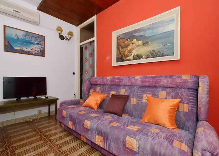 Alduk With Terrace And The Sea View