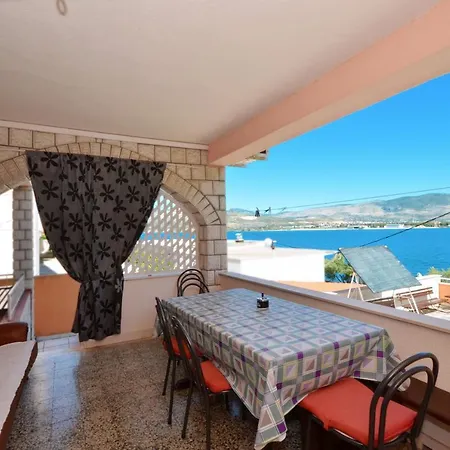 Alduk With Terrace And The Sea View Appartement *